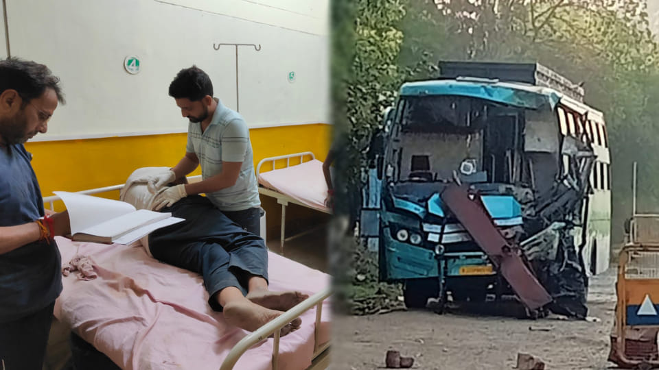 dozen passengers were injured when double decker bus full of passengers overturned in Agra