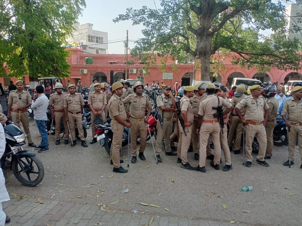 People Angry in Ballia due to murder of student leader police in alert mode