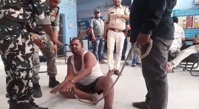 Airport News; Bomb rumor monger arrested from Samastipur, wants to stop mother from going to Bageshwar Dham