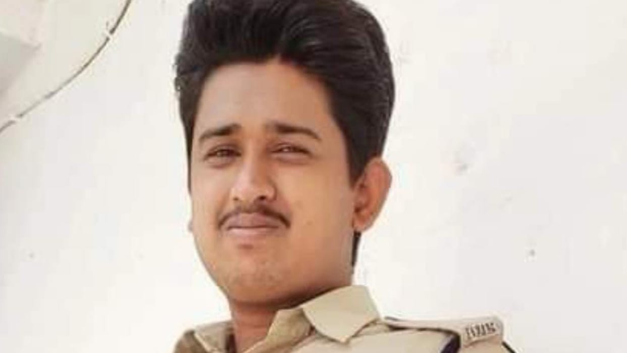 Chhattisgarh police constable dead body found floating in pond in Durg