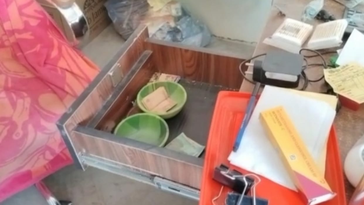 theft of two lakhs including ration items in Kirna shop in Korba
