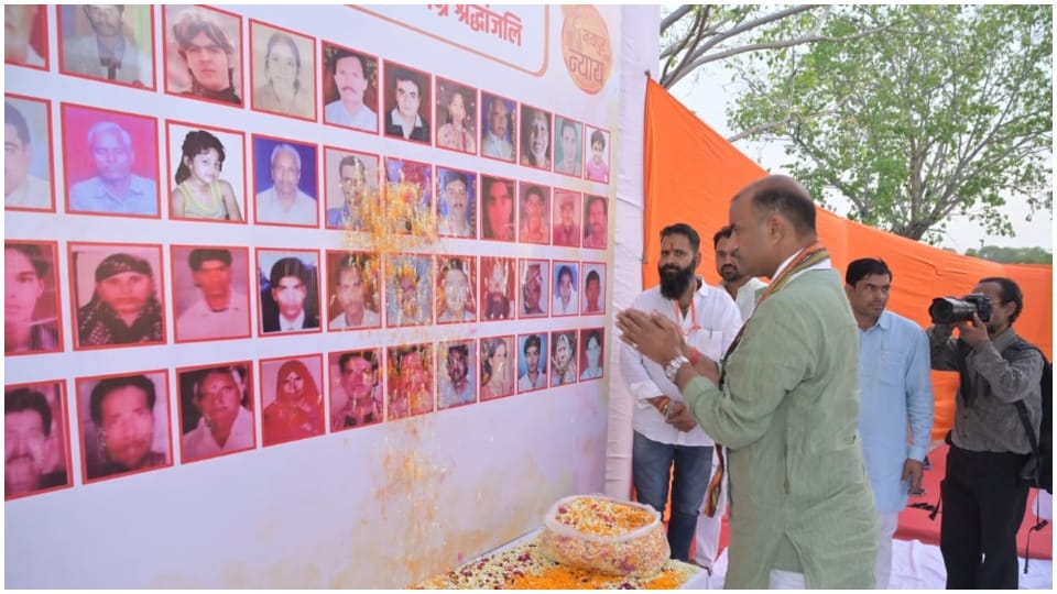 Demand for hanging of Jaipur bomb blast convicts BJP leaders protest with victim families