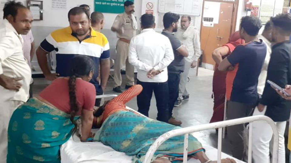 eleven people injured after tractor trolley filled with pilgrims overturned in Firozabad admitted to hospital