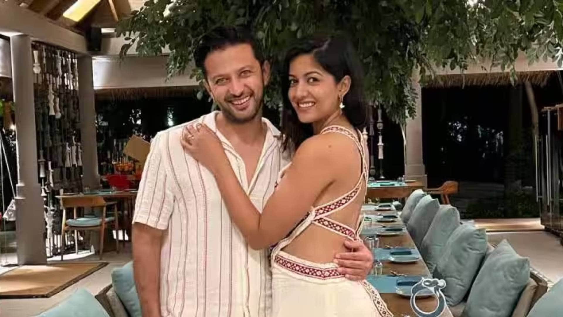 Ishita Dutta Baby Shower pictures goes viral Husband Vatsal Sheth kisses her belly bump in media