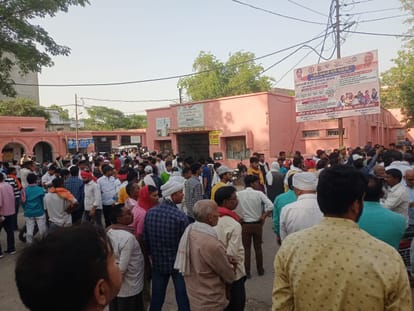 People Angry in Ballia due to murder of student leader police in alert mode