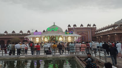 Salim Chishti Urs begins with Gusl ritual in Agra