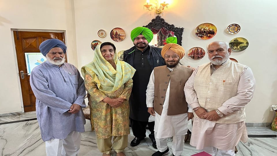 Navjot Singh Sidhu together many Congress leaders in chandigarh