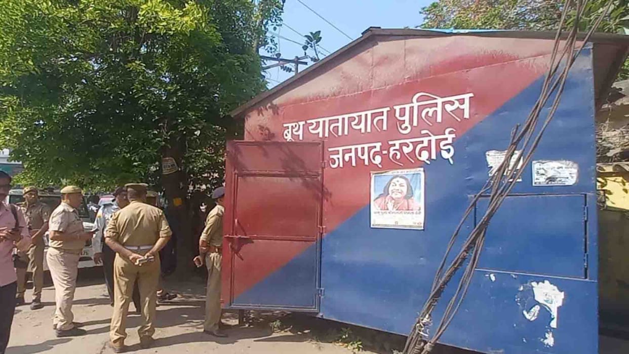 Hardoi: Body of policeman found hanging inside traffic booth