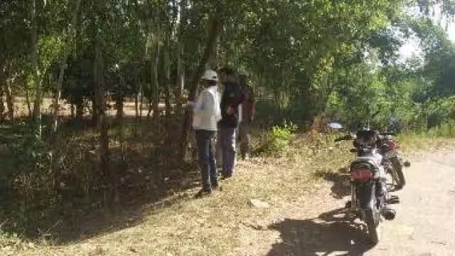Horrific death given to farmer in land dispute in Banda, strangled with barbed wire and then hanged from tree