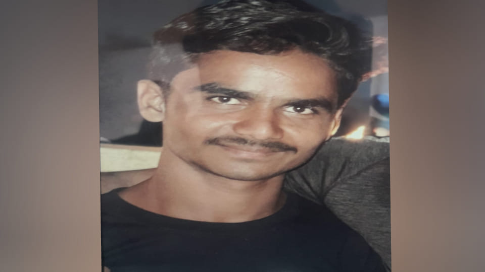 twenty year old man burnt to death in chemical factory fire in Agra