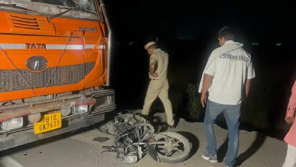 Uncle-nephew died in accident, villagers blocked