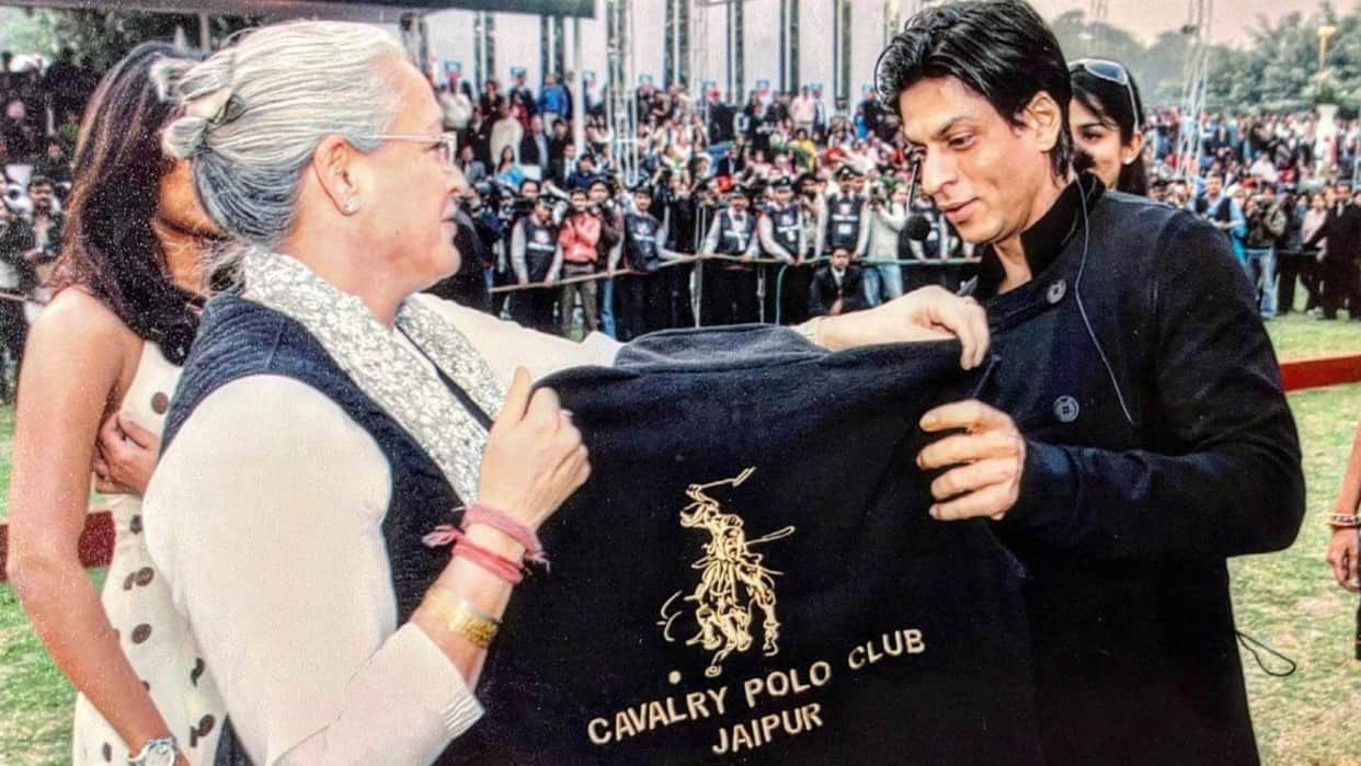 Nafisa Ali shared throwback photo with Shah Rukh Khan Priyanka Chopra she pays tribute to her husband regiment