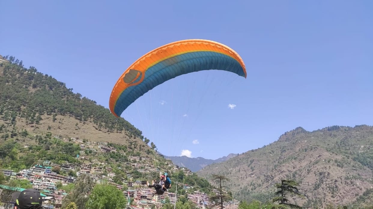 chief parliamentary secretary sunder singh thakur inaugurated new paragliding site in kullu