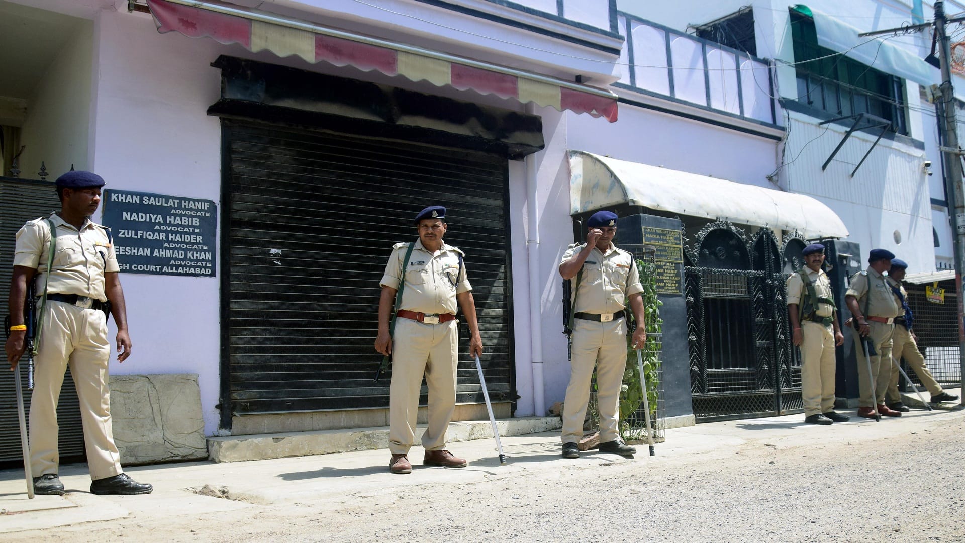 ED raid bundles of notes and note counting machines found at builder Sanjeev sanjeev agarwal house