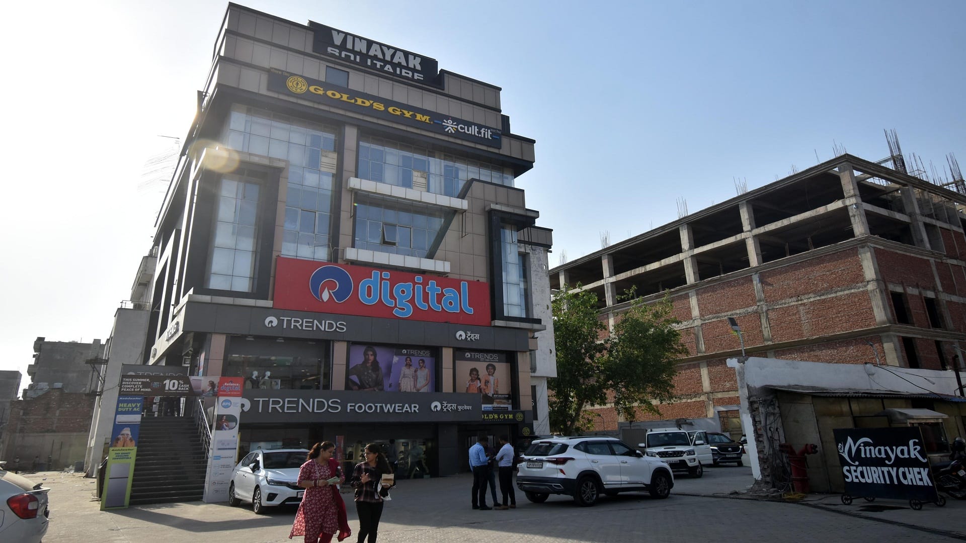 ED raid bundles of notes and note counting machines found at builder Sanjeev sanjeev agarwal house