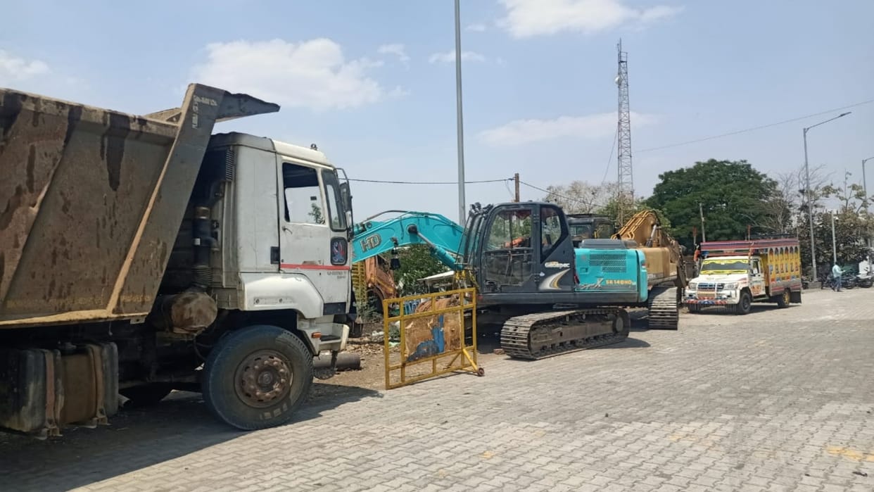 Rajgarh Illegal Mining Two people arrested for illegal sand mining in Rajgarh vehicle seized