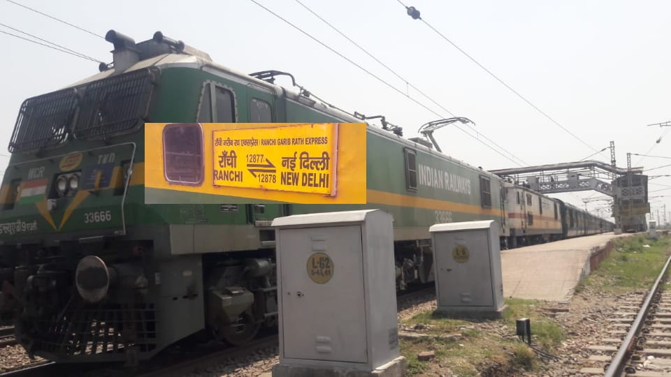 Bulandshahr animal came on track died ranchi express halted for 30 minutes at khurja junction