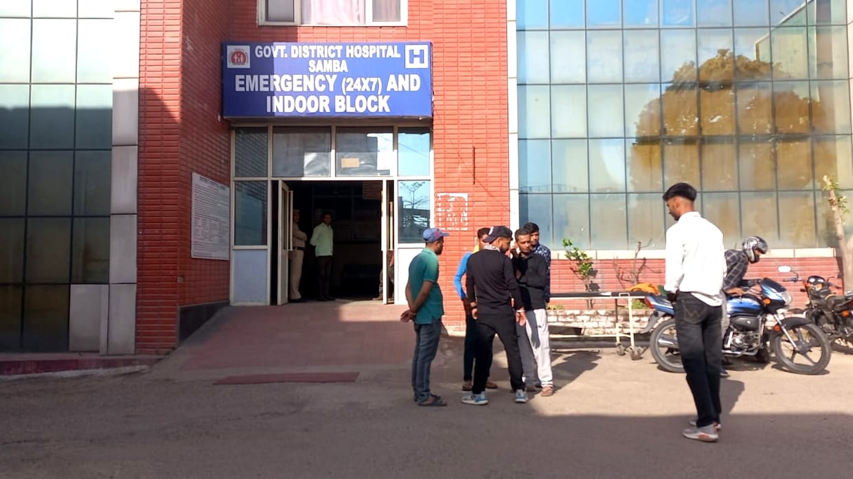 Samba: Father attacks family with sharp weapon son dies wife and daughter hospitalized