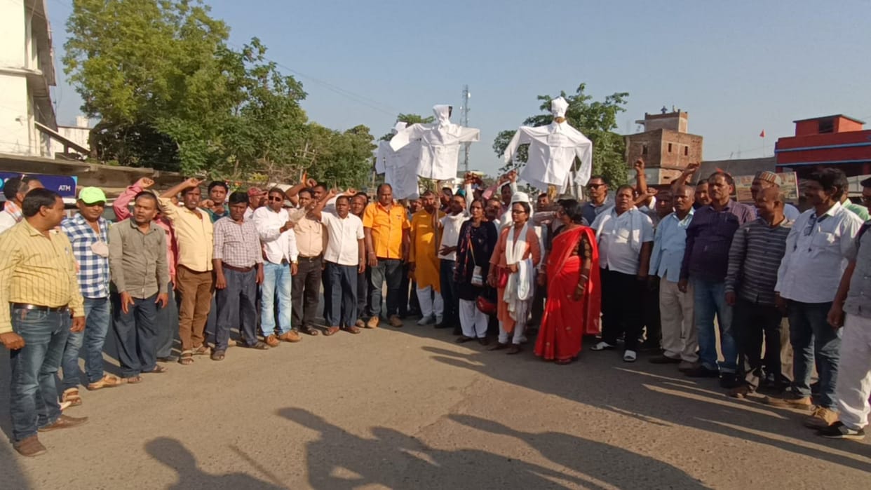 Teachers protest against CM, Deputy CM and Education Minister regarding Bihar Teacher Rules 2023 in Madhepura