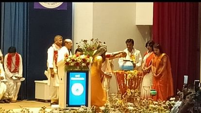 Governor Anandiben reached DBRAU 88th Convocation in agra