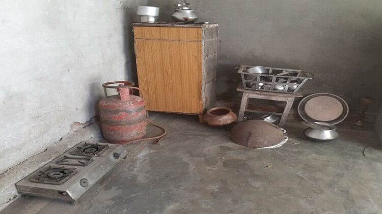 Baghpat Triple Murder Case: The stove is not lit in the house and the children are suffering from hunger
