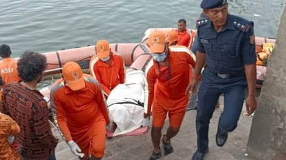 Teenager drowned while taking bath in Ganga with friends in varanasi