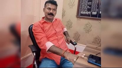 Basti News: गोरखपुर में तैनात हेड कांस्टेबल का फंदे से लटका मिला शव, ड्यूटी को लेकर था तनाव Dead body of head constable posted in Gorakhpur found hanging