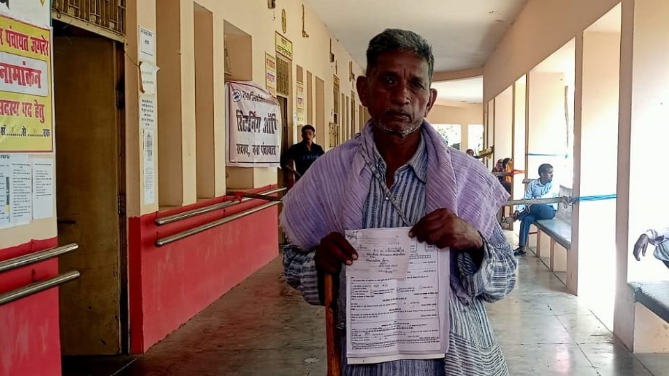 UP Nikay Chunav 2023 Hasanuram Ambedkari Files Nomination For Election 97th time In Agra