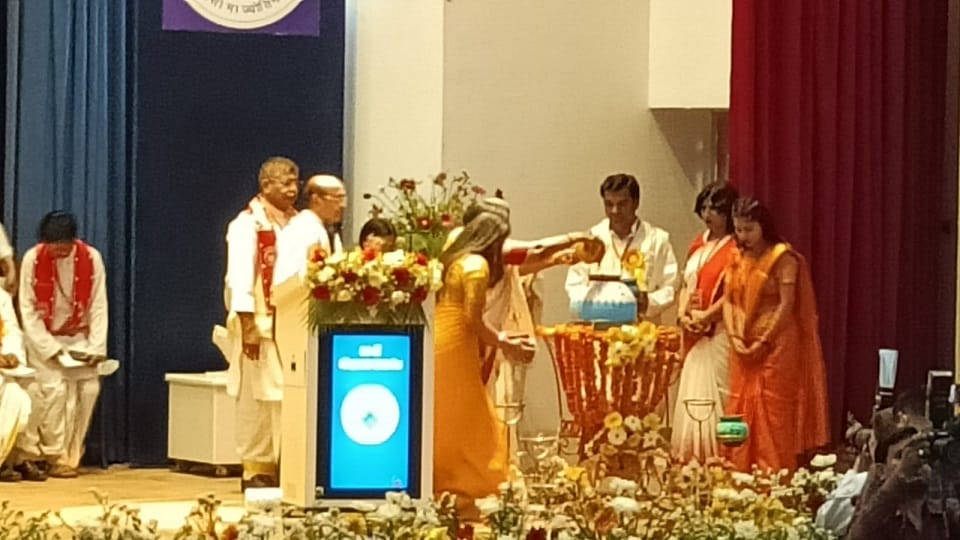 Governor Anandiben reached DBRAU 88th Convocation in agra