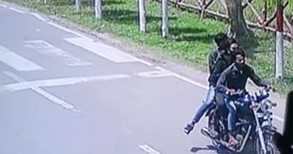 Bihar News; Robbery of12 lakhs in PNB bank in broad daylight near DRM office in Sonpur,home guard jawan killed