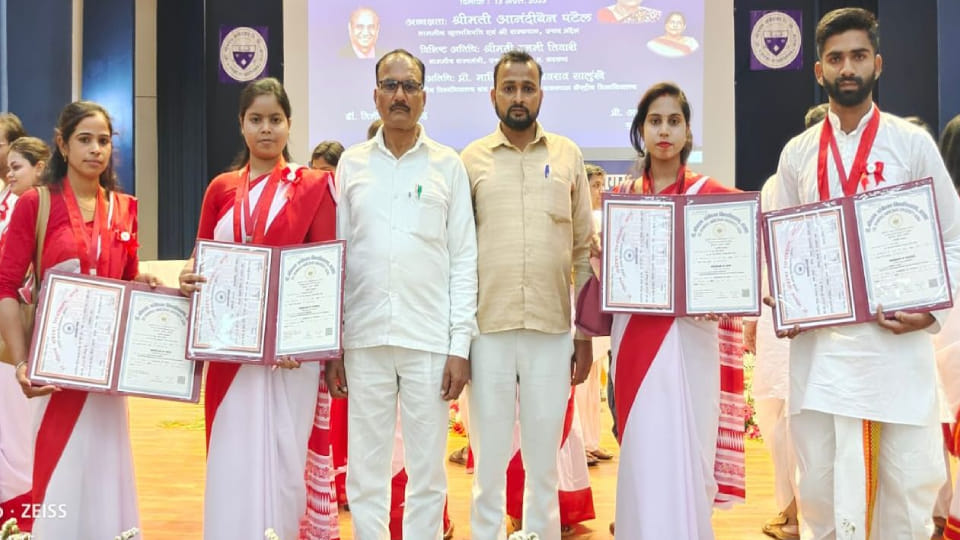 Six students of Mainpuri received honors at convocation ceremony of Dr. Bhimrao Ambedkar University at Agra