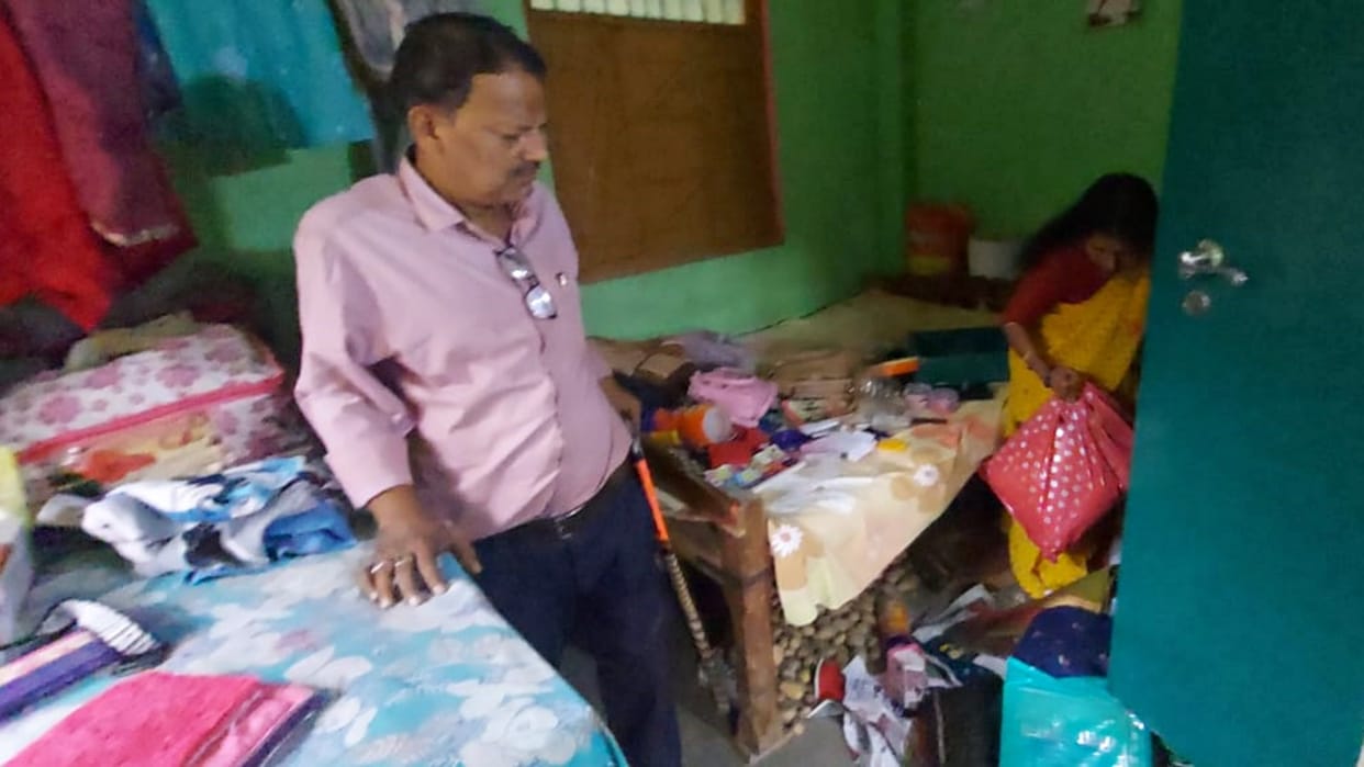 Bihar Crime Jewelry worth lakhs of rupees including cash stolen from teacher couple house in Supaul