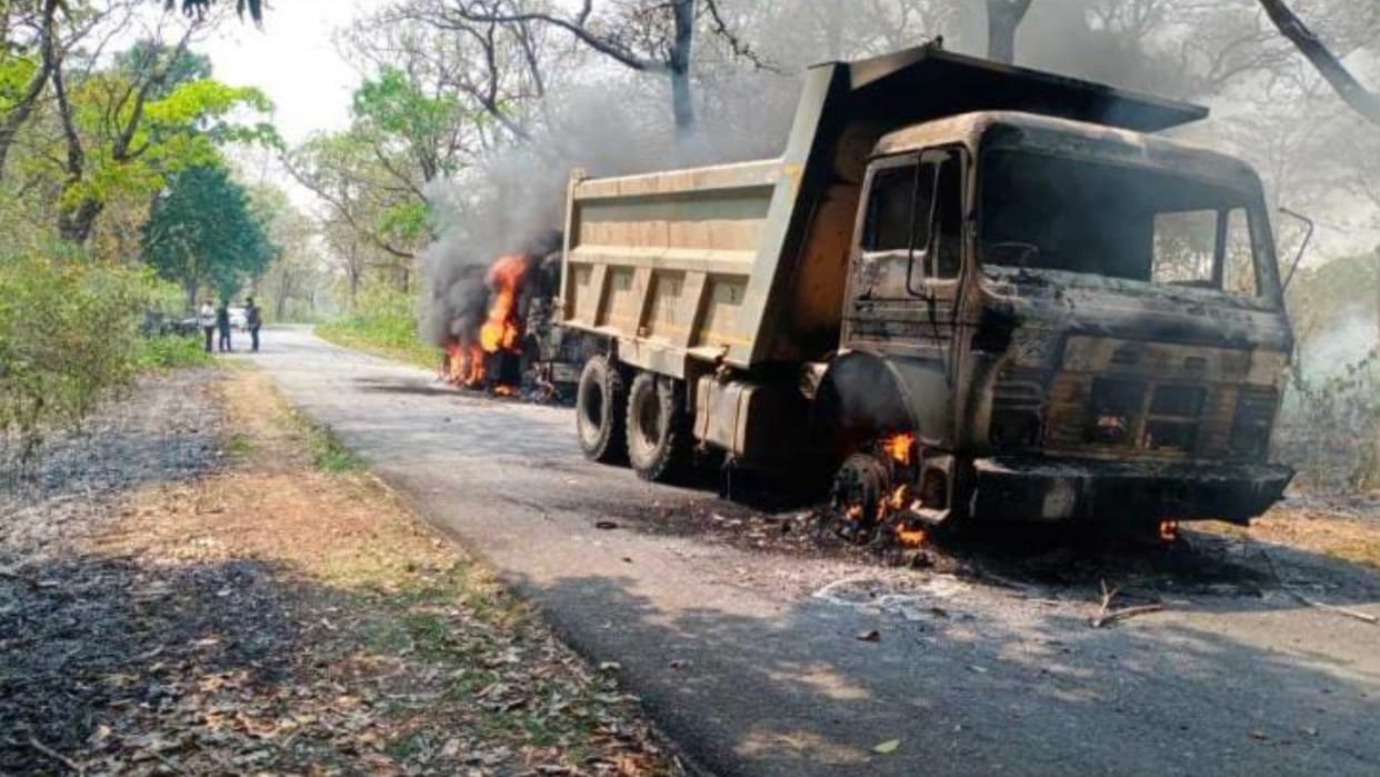 chhattisgarh naxalite set fire to two tippers engaged in road construction in Bijapur