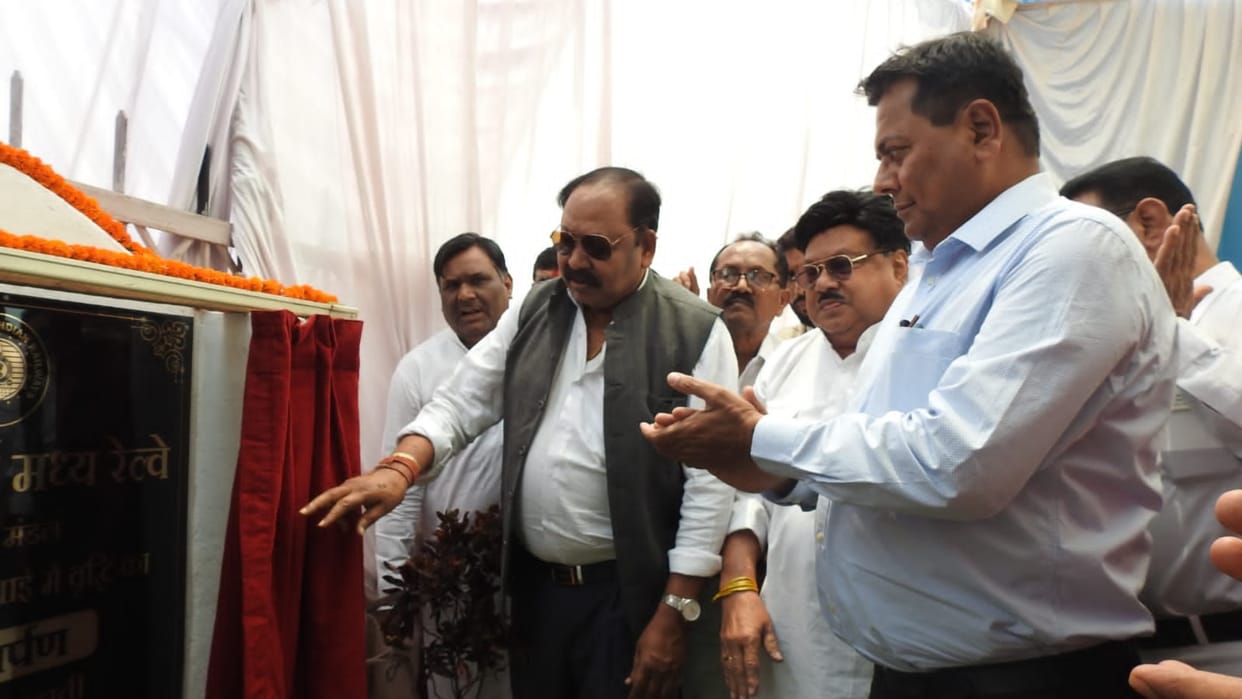 Bhainsbod Railway Station Height increased and DEMU passenger train expanded in Balod