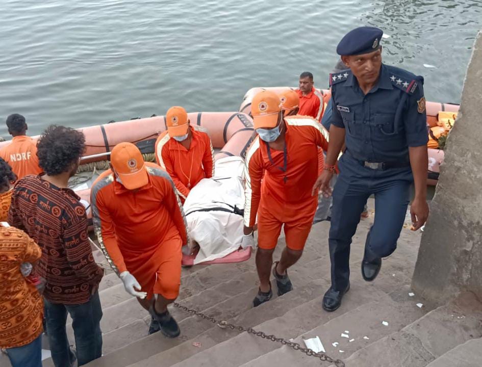 Teenager drowned while taking bath in Ganga with friends in varanasi