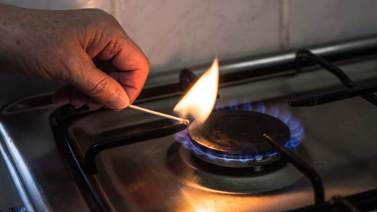 Kitchen Hacks Lighters Safety Tips Using Matchsticks For Lighting Gas Stove Is Safe in Hindi