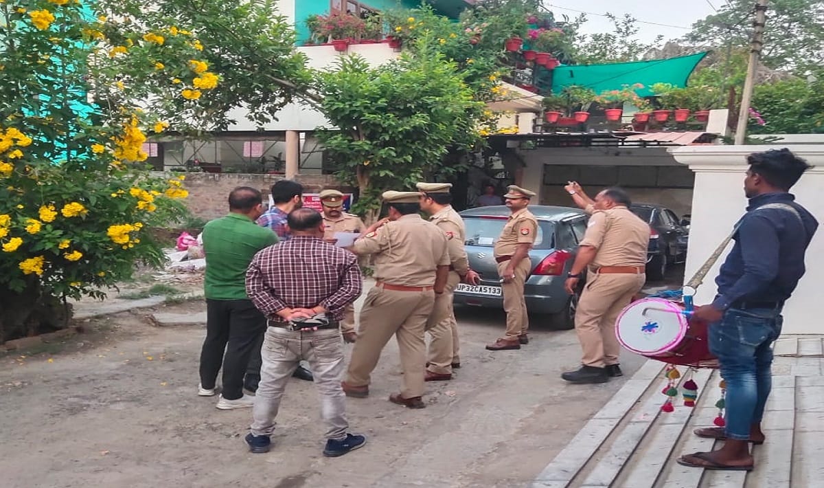 Mafia Mukhtar Ansari  uncle and other relatives  property worth RS 3.50 crores attached