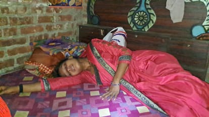 Innocent death in Hardoi, injury marks on head and waist, blood found on cot, police engaged in investigation