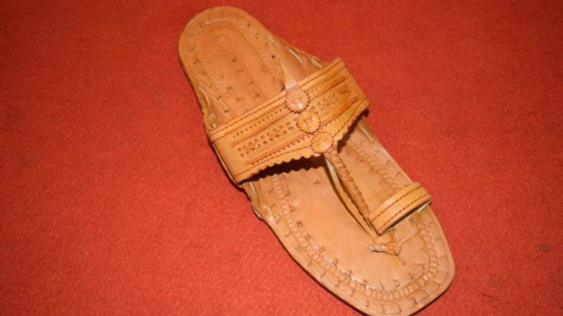 Men’s Fashion Tips in Hindi Pair Your Kurta With These Trendy Footwear