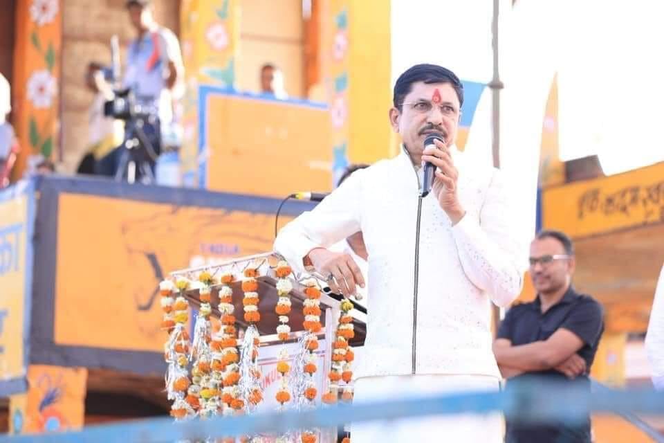 MP News: Obstacles before Tripathi's Vindhya party, first mishap, now Dhirendra Shastri denied the story