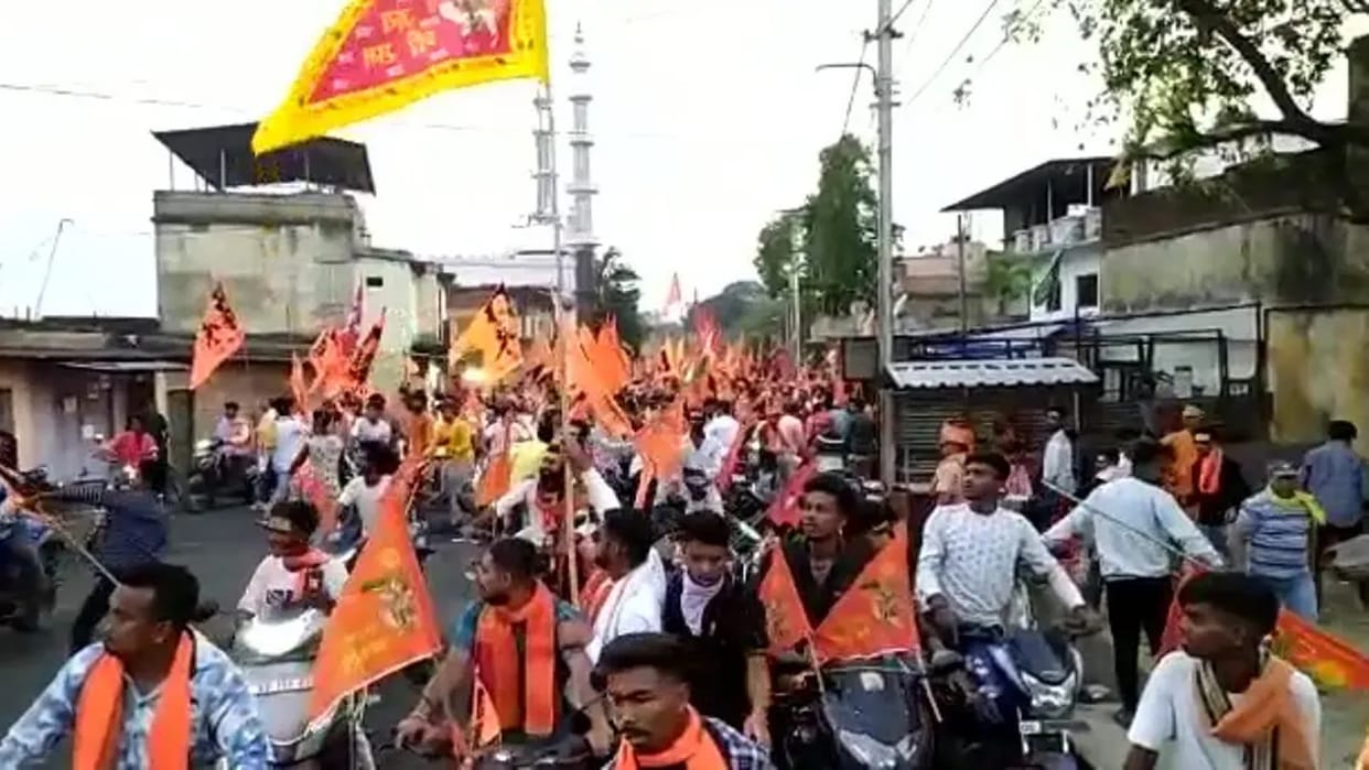 Odisha Violence in Sambalpur Hanuman Jayanti Shobhayatra Bike Rally Violence Section 144 Internet Suspended ne