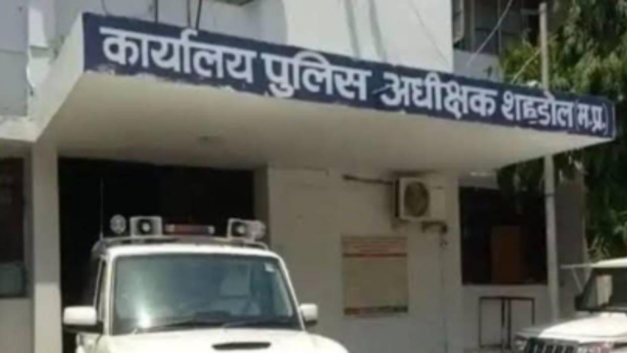 Khaki came out to become a teacher, seven constables left the police job after being selected in teacher group