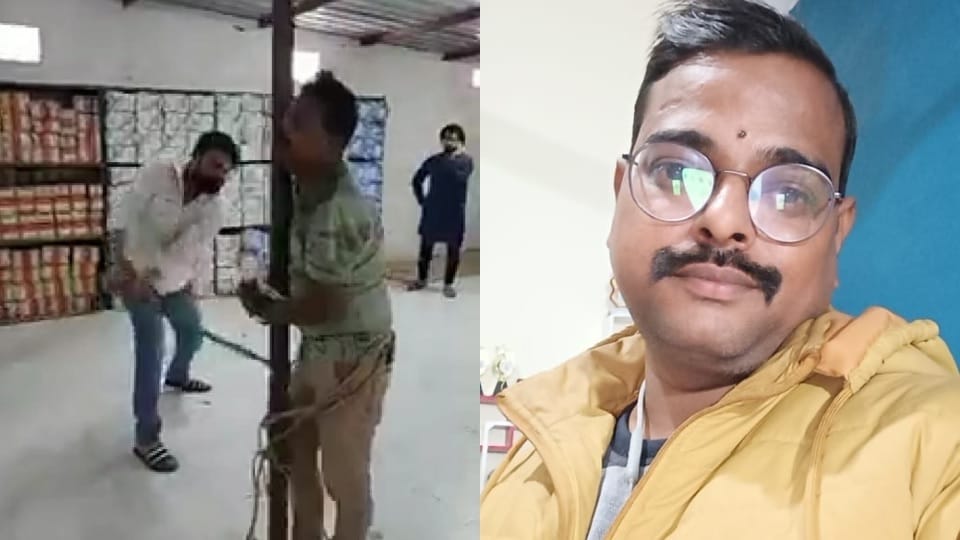 accused tied the manager to a pole and beat him for two hours in Shahjahanpur