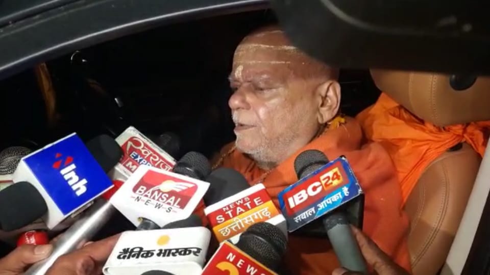 Chhattisgarh shankaracharya swami nishchalanand saraswati attacks rss says hindu not in danger