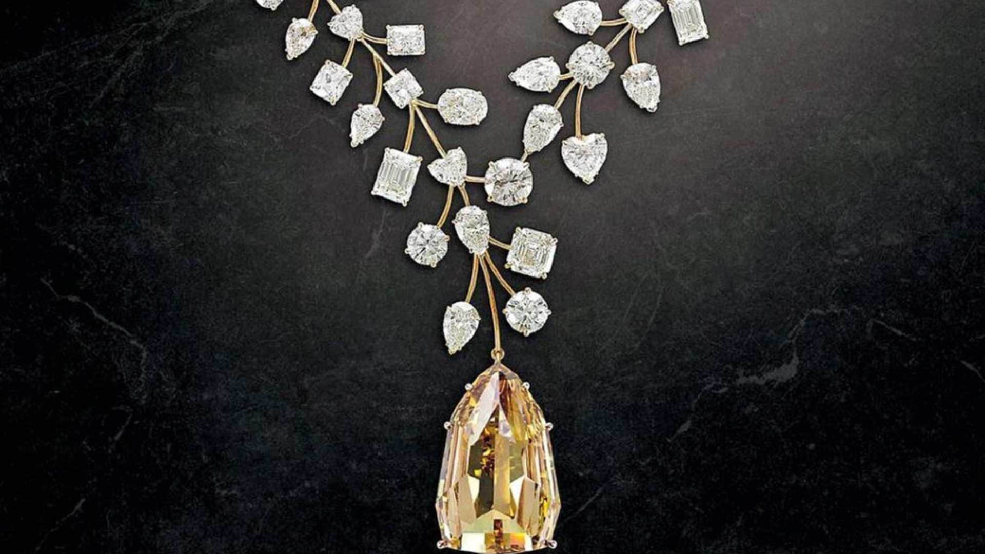 Shloka Mehta Dimond neckless worth 450 crore Akash Ambani wife gifted by Mukesh Ambani