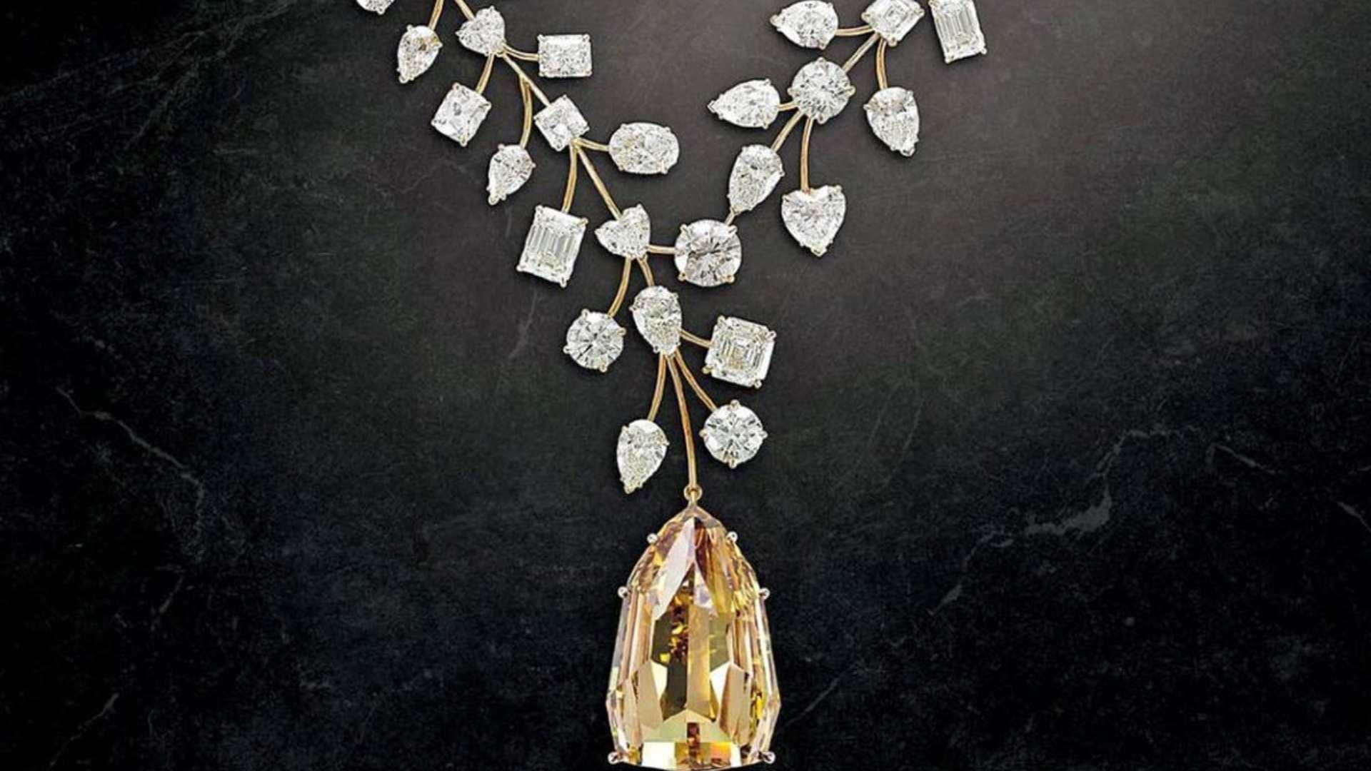 Shloka Mehta Dimond neckless worth 450 crore Akash Ambani wife gifted by Mukesh Ambani