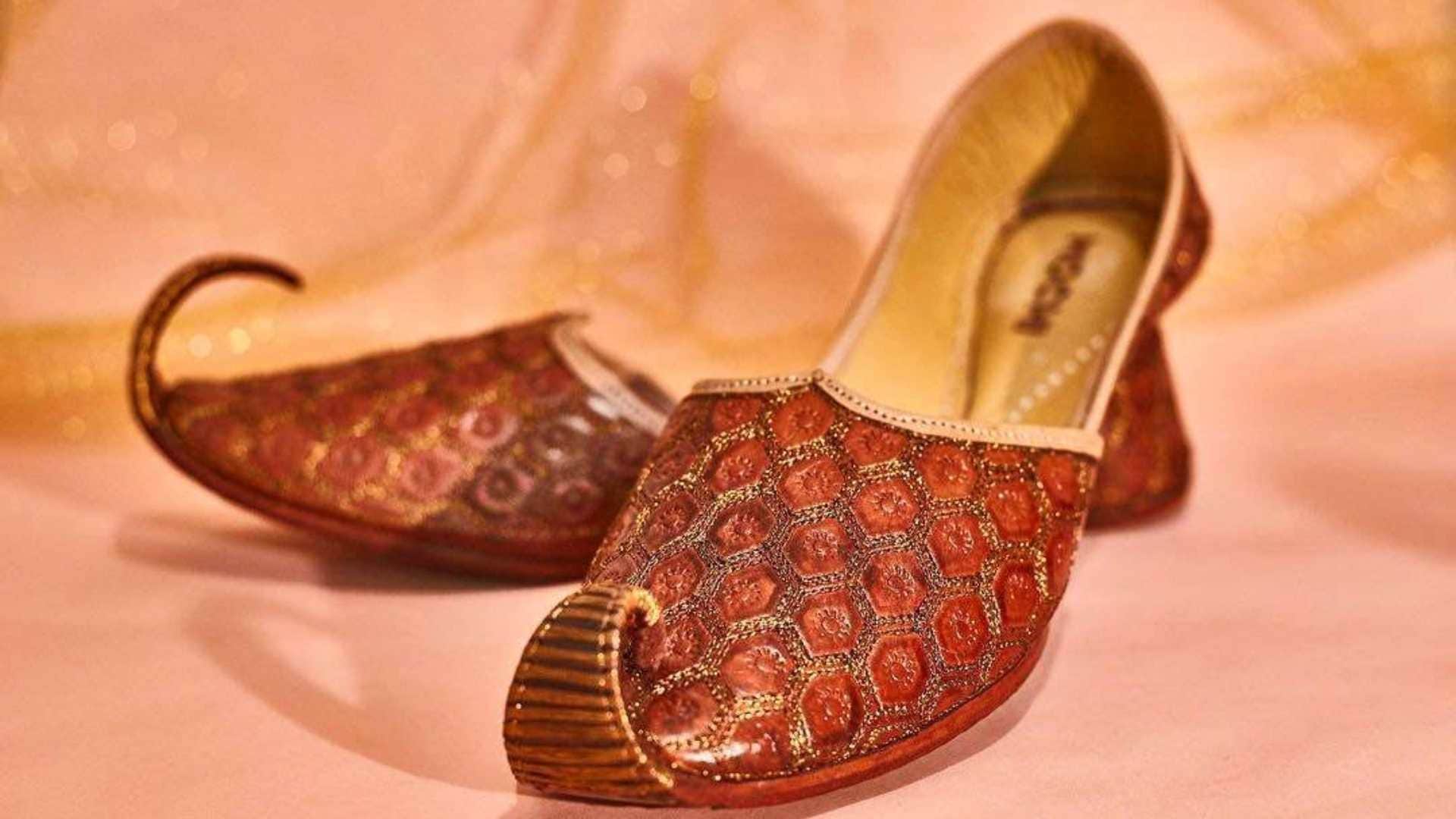 Men’s Fashion Tips in Hindi Pair Your Kurta With These Trendy Footwear