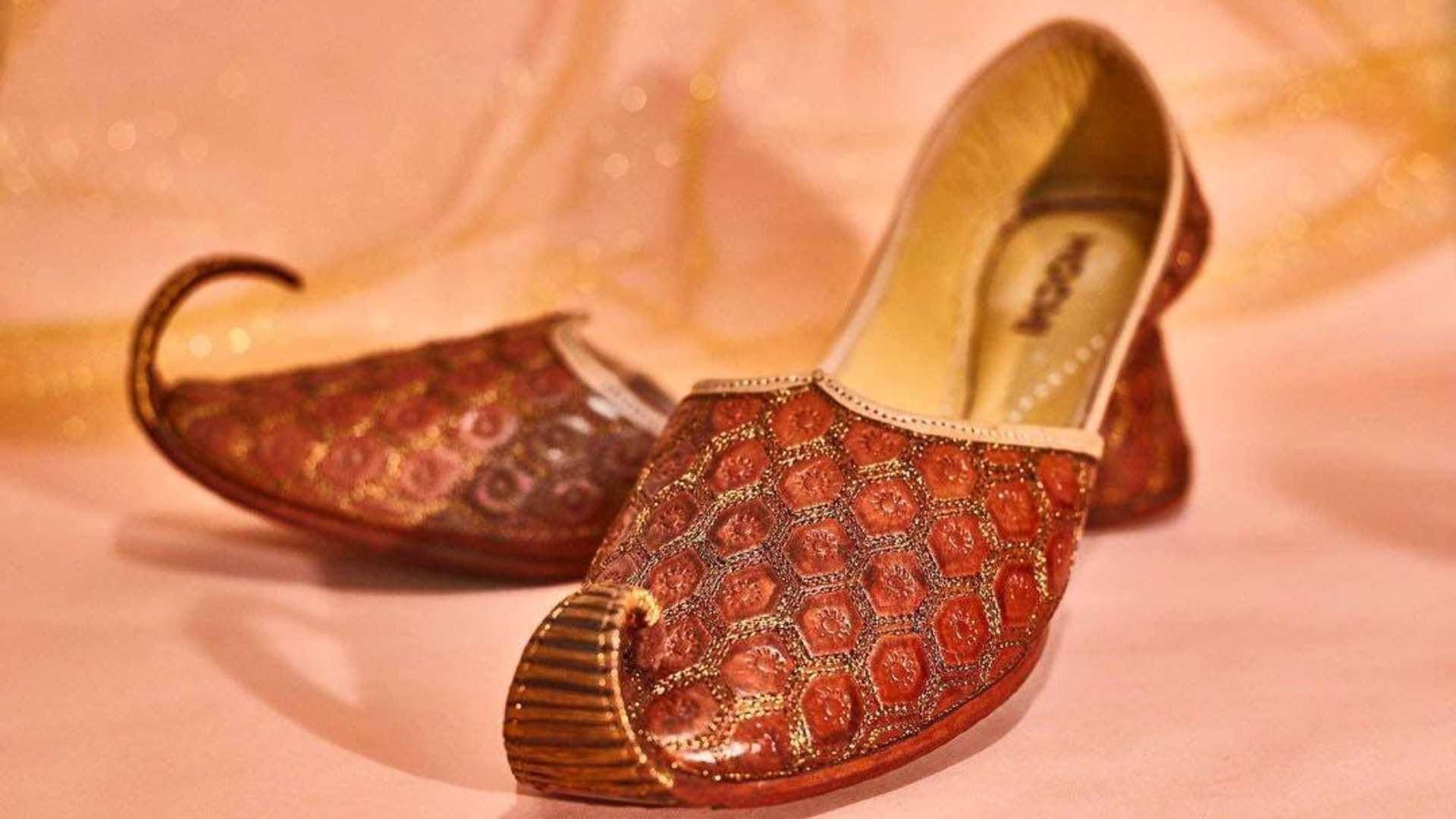 Men’s Fashion Tips in Hindi Pair Your Kurta With These Trendy Footwear