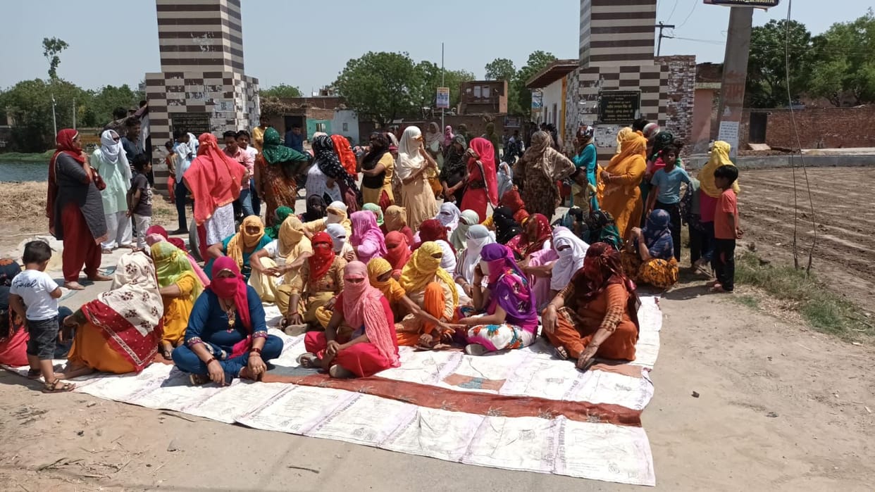 Baghpat Women protest, sit in starts at main gate of village over the removal of liquor contracts