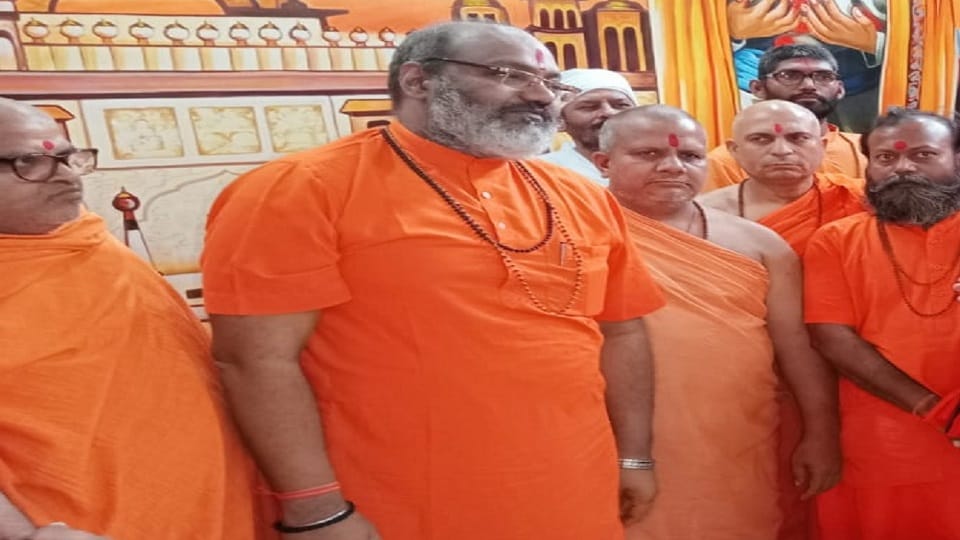 Narasimhanand Giri called Muslim religious leaders for debate in Ghaziabad